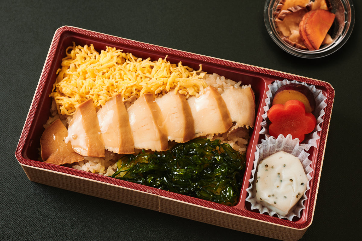 秋田肉三昧+秋田牛と岩手黒豚とあきたこまちのお弁当+秋田まるごと一枚あわびめし【送料無料】